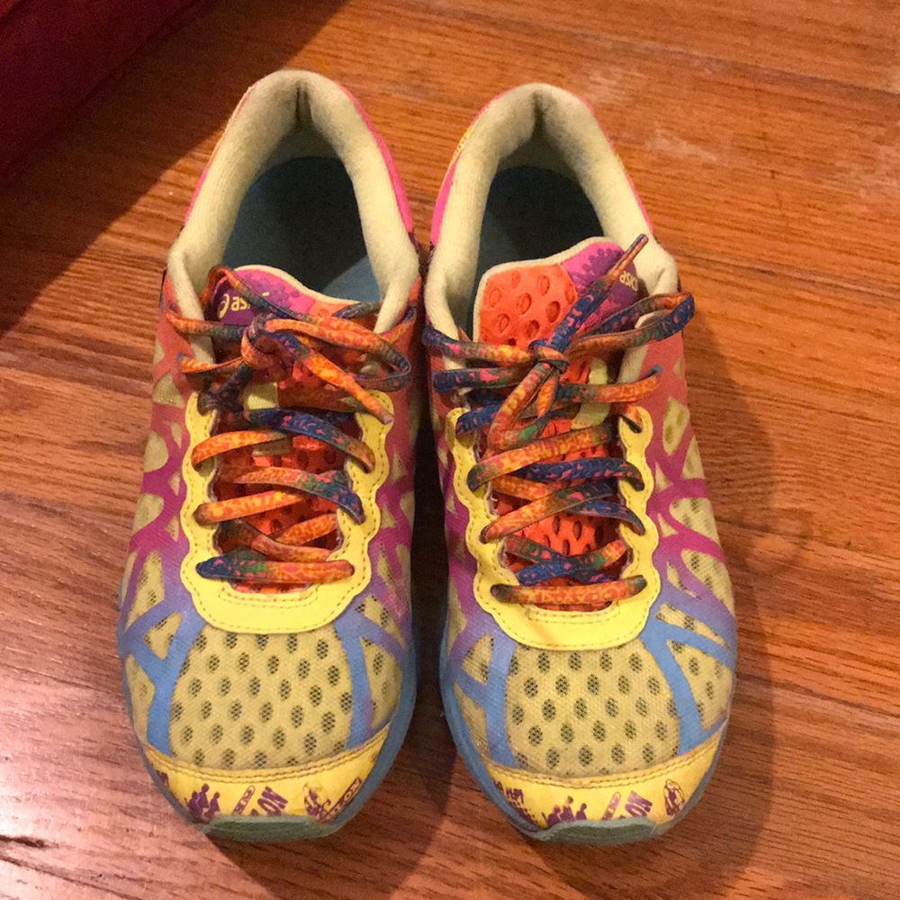 Awesome Asics Women's size 7